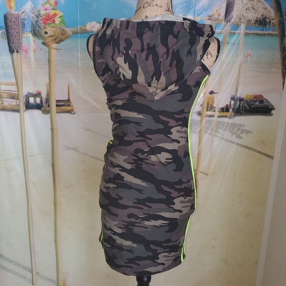 Camo Short Sleeve Hooded Casual Dress - Picture 4 of 8